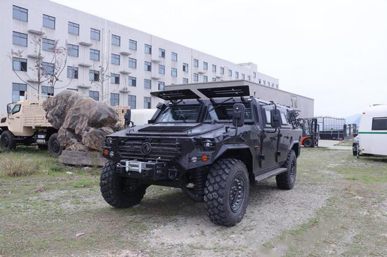 Veicolo militare fuoristrada personalizzato per carrozzeria a prova di proiettile Veicolo d'assalto per 6 persone 4x4