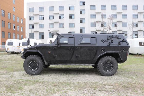 Veicolo militare fuoristrada personalizzato per carrozzeria a prova di proiettile Veicolo d'assalto per 6 persone 4x4
