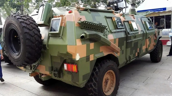 Il veicolo a prova di proiettile militare 10 di assalto fuori strada di DONGFENG CSK141 mette a sedere 200hp 4x4
