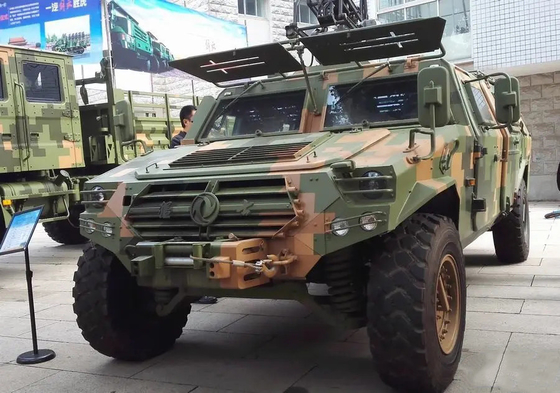 Il veicolo a prova di proiettile militare 10 di assalto fuori strada di DONGFENG CSK141 mette a sedere 200hp 4x4