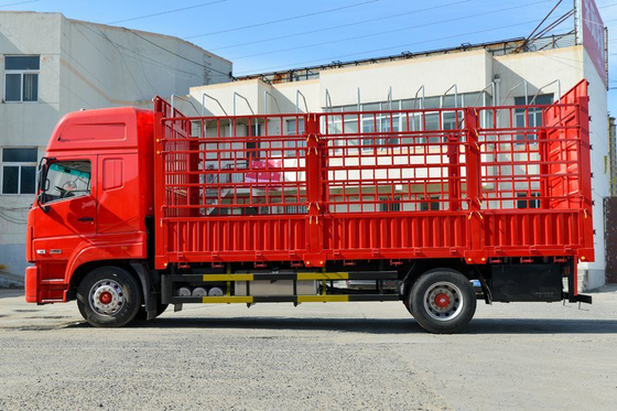 Fila di DongFeng D9K 4x2 del camion di Delivery Cargo Transport del recinto singola