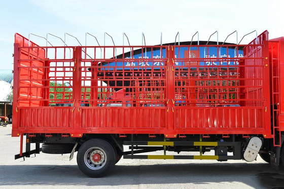 Fila di DongFeng D9K 4x2 del camion di Delivery Cargo Transport del recinto singola