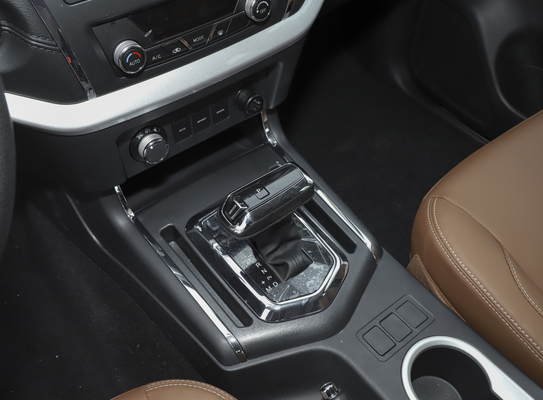 8AMT raccolta diesel di potere 2.3L DONGFENG di carico del cambio 4WD della raccolta piana del carro armato