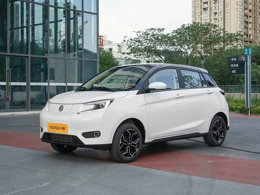 Distanza in miglia 400KM della gamma di SUV dell'automobile elettrica 5 della Cina MINI della porta 4 dell'automobile pura pura dei sedili EV